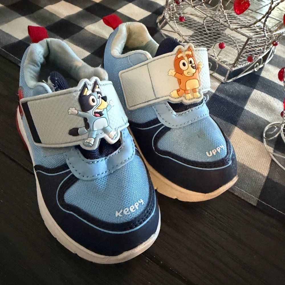 Toddler Bluey light up shoes size 8